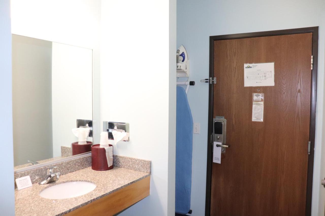 Bay Inn Tawas City Zewnętrze zdjęcie